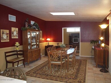 2086_dining1_lrg