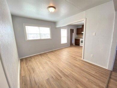 121 Reaves Ln, Hurst, TX 76053 - photo 5