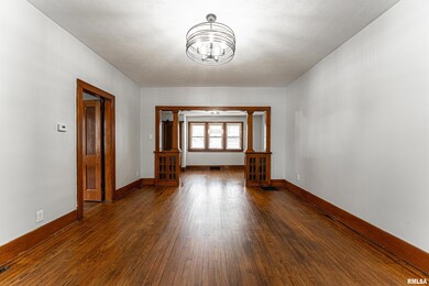 902 Pulaski St, Lincoln, IL 62656 - photo 4