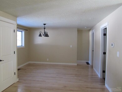 20295 Rae Rd, Bend, OR 97702 - photo 2