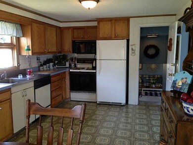 14 Village Cir, Warwick, RI 02888 - photo 5