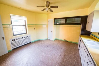 Spacious 14X13 Eat-in First floor Kitchen