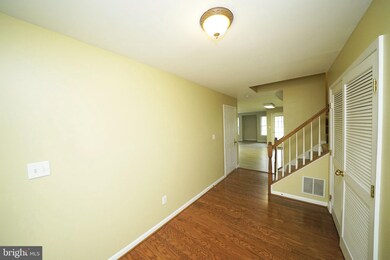 25561 Gwynneth Square, Chantilly, VA 20152 - photo 3