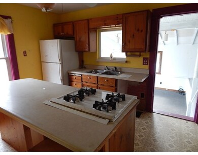 10 Poplar St, Turners Falls, MA 01376 - photo 5