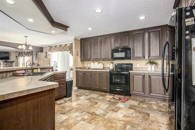 950 County Road 281 unit A/B, Alvin, TX 77511 - photo 7