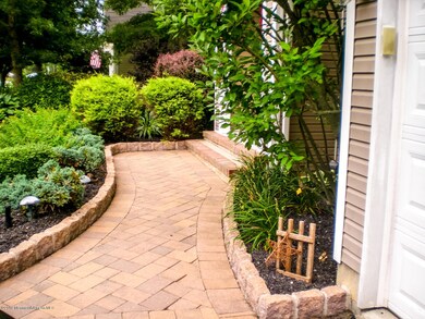 05-668 Buccaneer Ln-paver walkway