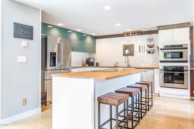 111 Coyote Cir-009-009-Kitchen-MLS_Size
