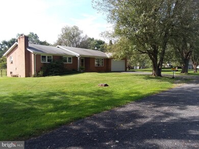 275 Edgewater Dr, Chambersburg, PA 17202 - photo 4