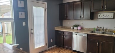 295 Crossfield Dr, Mount Washington, KY 40047 - photo 2