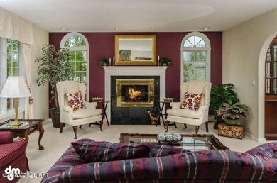 6238 East 34th Avenue-small-024-Living R