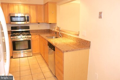 4116 Churchman Way unit 2-22, Woodbridge, VA 22192 - photo 3