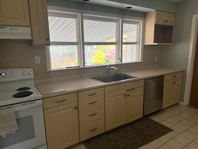 8 Nelson Place, Fairfield, CT 06825 - photo 6