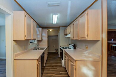 301 Bennie Ln, Grand Prairie, TX 75051 - photo 4