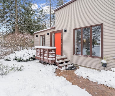 2050 Chalmers Dr, Ann Arbor, MI 48104 - photo 4