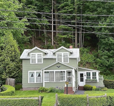 184 Hazen St, White River Junction, VT 05001 - photo 2