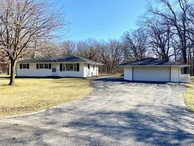 1019 W Sunny Ln, Janesville, WI 53546 - photo 2