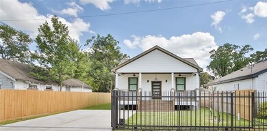 716 Barkley St, Houston, TX 77022 - photo 3