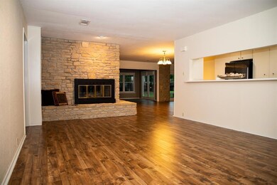 5805 Choctaw Dr, Granbury, TX 76049 - photo 4