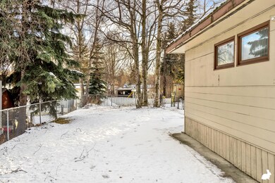 27_SideYard