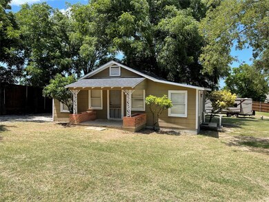 1317 Scotland Ave, Azle, TX 76020 - photo 6