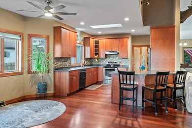 29-726 N 4th St La Crescent-09869