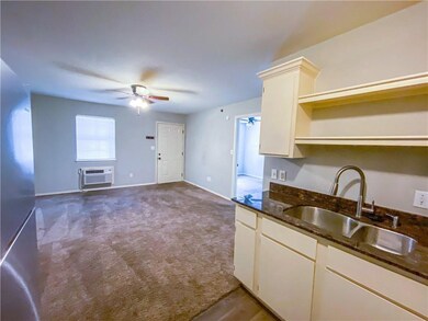 944 N Storer Ave unit 6, Fayetteville, AR 72701 - photo 5