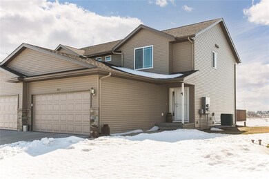 1913 Rosehill Dr SW, Cedar Rapids, IA 52404 - photo 2