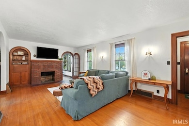 406 S Wayne St, Angola, IN 46703 - photo 5