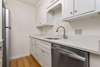 19 Wiget St unit 302, Boston, MA 02113 - photo 7