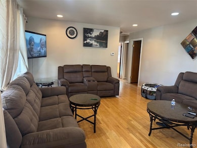 32075 Saint Annes Dr, Warren, MI 48092 - photo 4