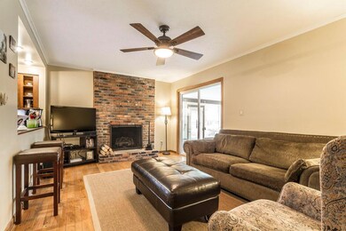 4748 Arthur Ct - Family Room