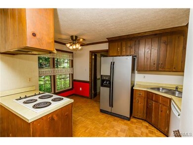Eat-in Kitchen