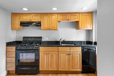 8 Brown St unit 4, Salem, MA 01970 - photo 5