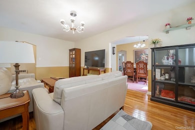 636 S 13th St, New Hyde Park, NY 11040 - photo 2