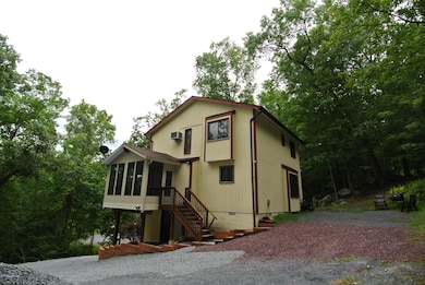 203 Clifton Dr, Bushkill, PA 18324 - photo 2