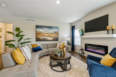 8008 NW 95th Cir, Johnston, IA 50131 - photo 3