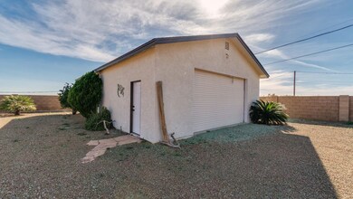 6 Huge Garage-Shop is 27' x 40'