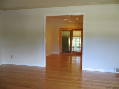 18 Drawbridge Dr, Albany, NY 12203 - photo 4