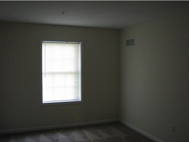10 Sentinel Ct unit 304, Manchester, NH 03103 - photo 4