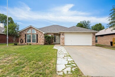 218 Preston Dr, Cleburne, TX 76033 - photo 5