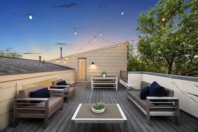 [Rooftop Deck] 4211  Drake is convenient to Greenw