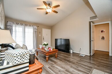 8055 Cambridge St unit 22B, Houston, TX 77054 - photo 3