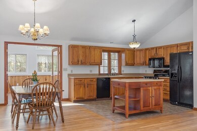 24 Maple Ln, Northborough, MA 01532 - photo 2