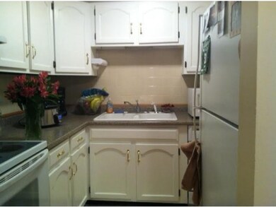 73E Constitution Dr unit 73E, Londonderry, NH 03053 - photo 3