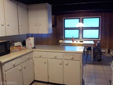 1105 Spencer St NE, Grand Rapids, MI 49505 - photo 4