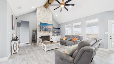 CAM03710G0-PR0154-STILL023