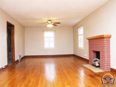 1532 SW Campbell Ave, Topeka, KS 66604 - photo 2