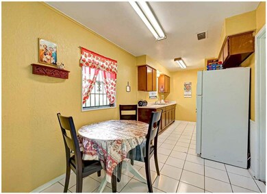 Unit # A Kitchen / breakfast area