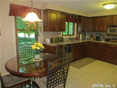 Kitchen. Stainless steel appliances are staying! R