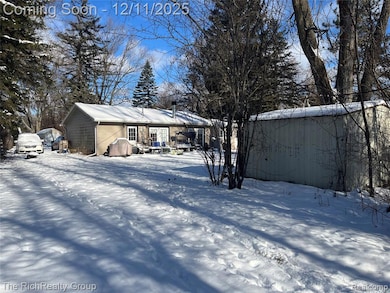 1818 Swaney Rd, Walled Lake, MI 48390 - photo 7